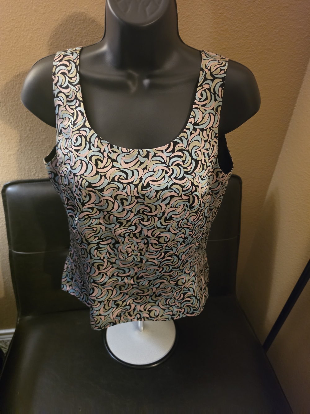 Tahari Arthur S. Levine Petite 6P Silk Satin Scoop Neck Sleeveless Tank